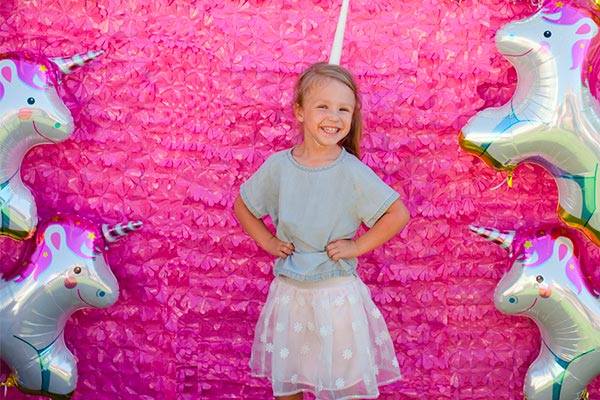 ¿cómo hacer una fiesta para niñas de unicornios? Mágicos unicornios desfilan en el cumpleaños de tu hija