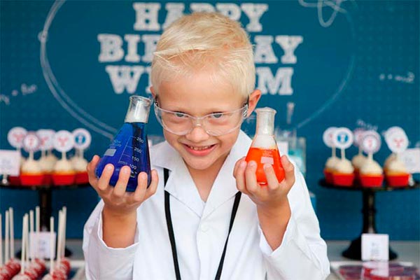 Cumpleaños científico Divertido cumpleaños entre experimentos y sonrisas