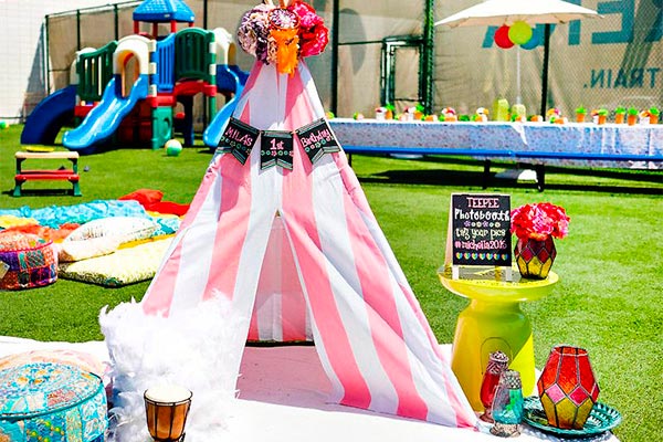 Cumpleaños para niña del festival de música californiano Celebra su primer año con un fabuloso mini coachella