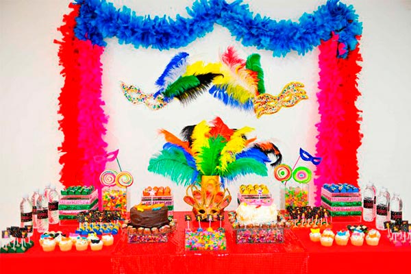 Decoración para una fiesta de carnaval Disfruta de un divertido y colorido carnaval