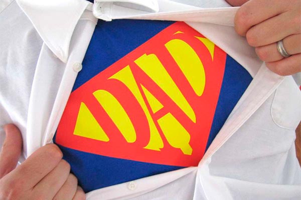 Dia del padre de superman - ¡súper papá está aquí! y viene a festejar su día