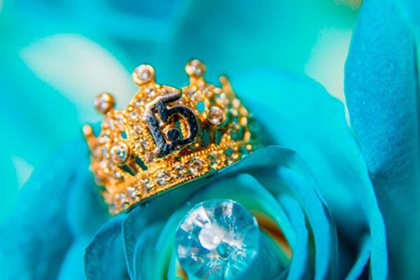 Elegantes anillos para quinceañeras