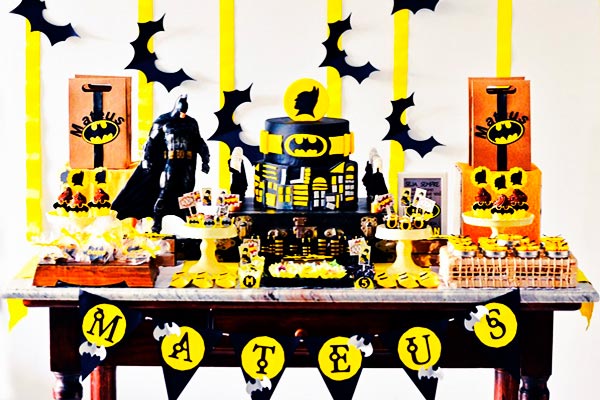 Fiesta de niños inspirada en batman Festeja su cumpleaños en ciudad gótica