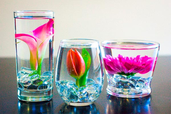 Haz tu propio arreglo floral en 3 pasos Flores sumergidas para decorar tu mesa