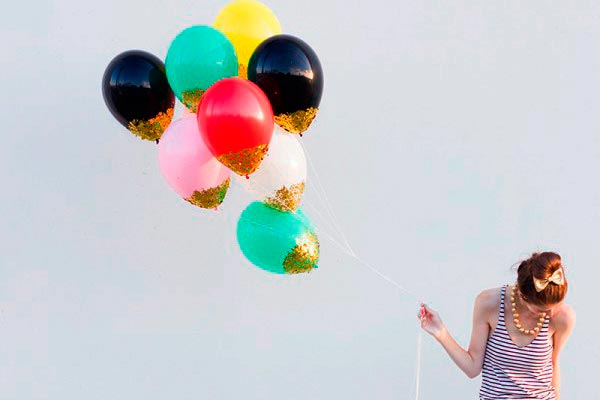 Pasos para decorar globos con confeti Fantásticos globos escarchados