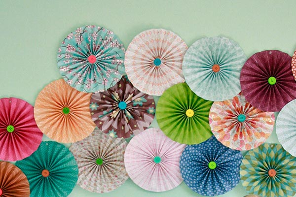 Sencillos molinos para decorar Molinos de papel fáciles de hacer
