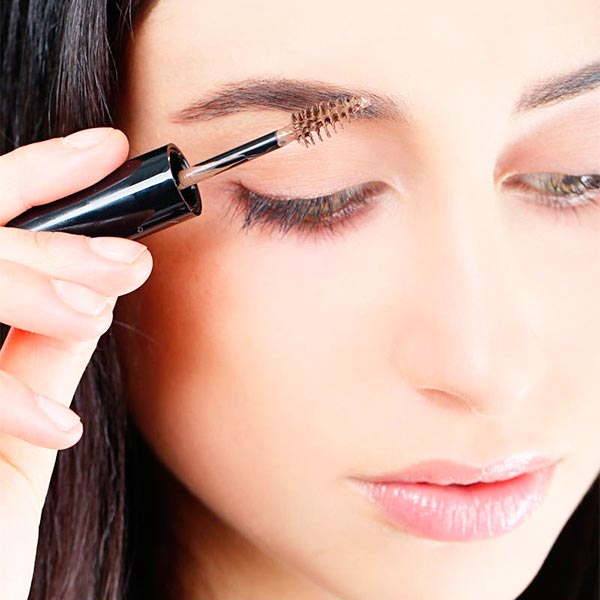 ¡Súper fácil! Aprende a maquillar correctamente tus cejas. Imagen 6